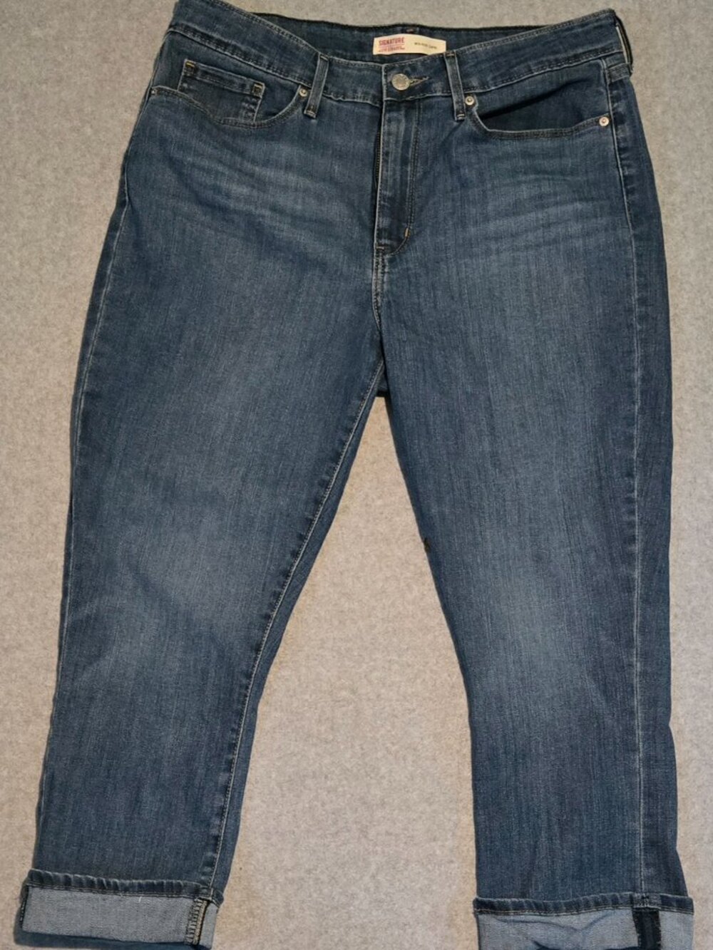 Levi Strauss Signature Jeans Women's Size 12 Blue Mid Rise Capri Cuffed